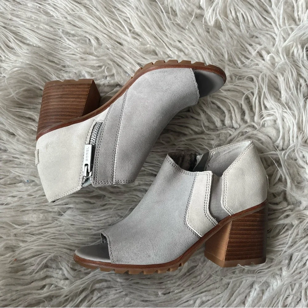 Sorel Nadia Dove Grey Color Block Open Toe Heeled Suede Ankle Bootie Shoes EUC 6